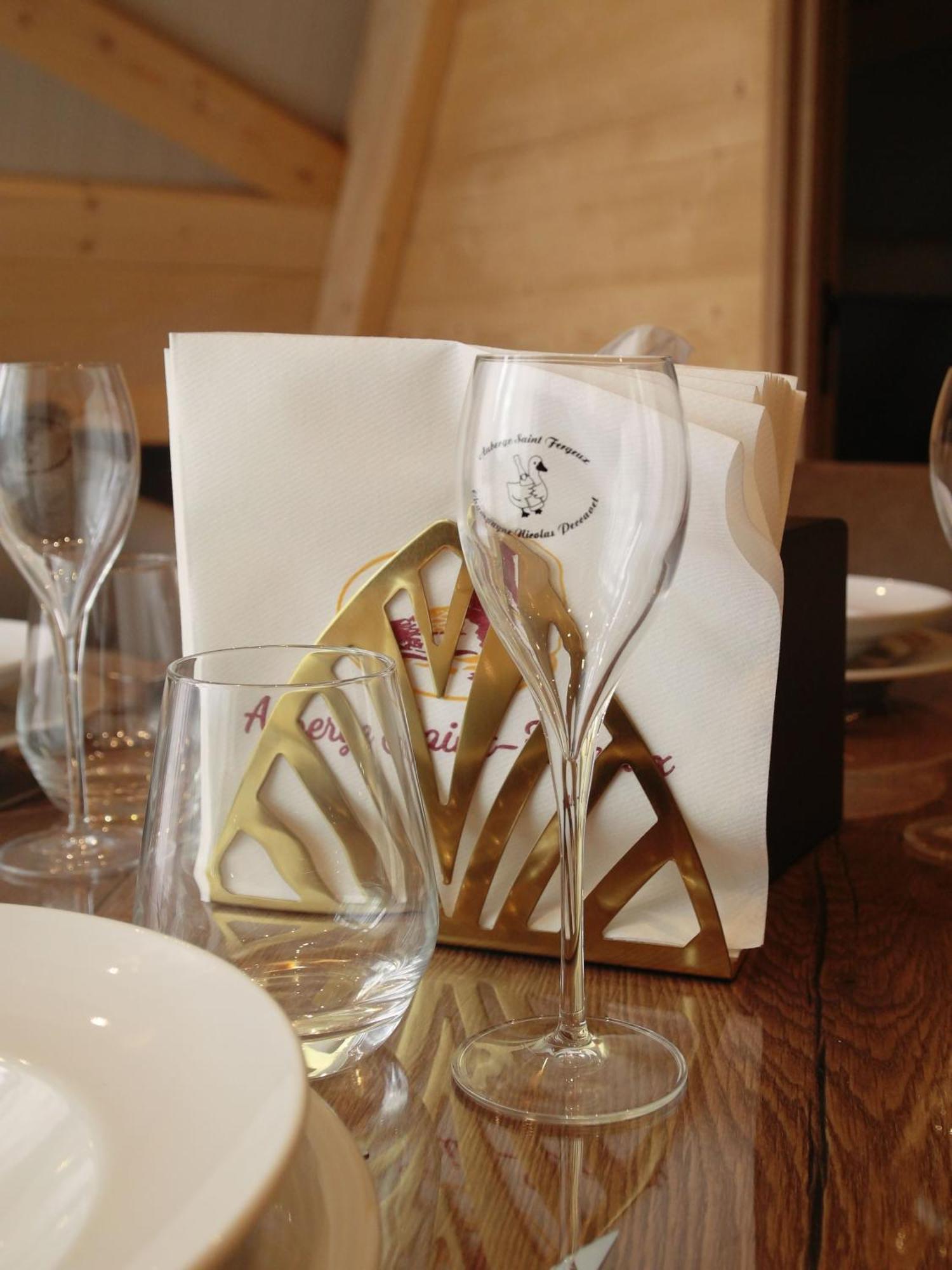 Auberge Saint Fergeux Gionges Luaran gambar